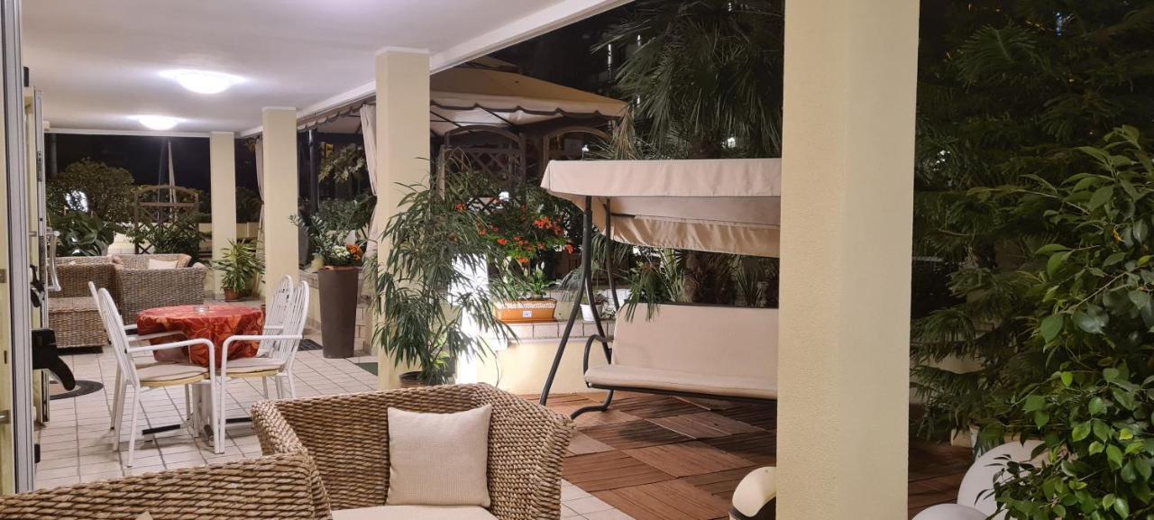 Hotel Beppe Rimini Eksteriør billede