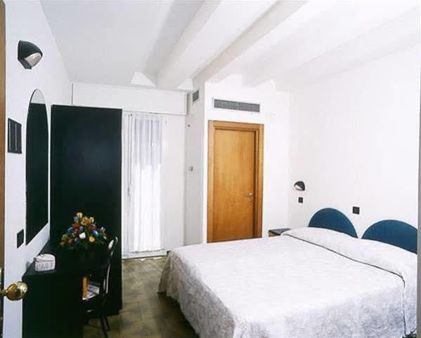 Hotel Beppe Rimini Eksteriør billede